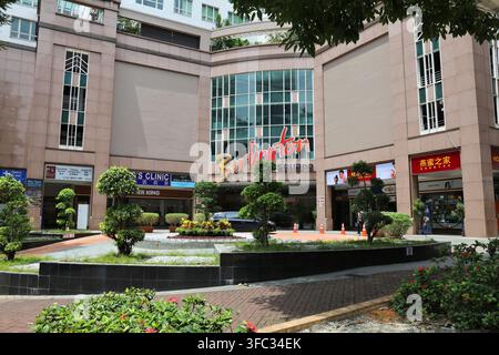SINGAPUR STADT, SINGAPUR - 11. MÄRZ 2024: Einkaufszentrum Burlington Square in Singapur. Stockfoto