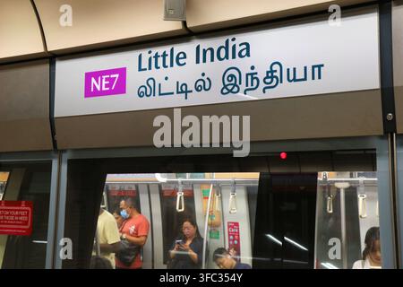 SINGAPUR STADT, SINGAPUR - 12. MÄRZ 2024: ÖPNV Singapore MRT Little India Station (NE7). Stockfoto