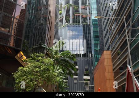 SINGAPUR STADT, SINGAPUR - 13. MÄRZ 2024: Bürogebäude in Raffles Place im Singapore Downtown Core. Stockfoto