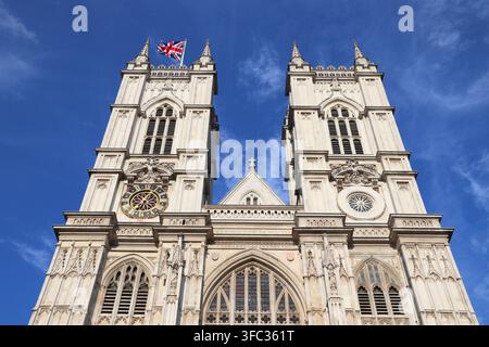 Westminster Abbey Fassade, Wahrzeichen in London, Großbritannien. Gotische Abteikirche in der City of Westminster. Stockfoto