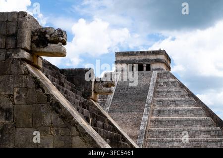 El Castillo (Tempel von Kukulcán), Chichén Itzá, Yucatán, Mexiko — eines der Neuen Sieben Weltwunder. Stockfoto