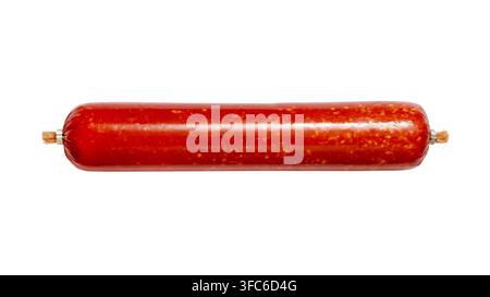 Ganze geräucherte Wurst isoliert auf weißem Hintergrund. Nahaufnahme einer geräucherten Wurst. Stockfoto