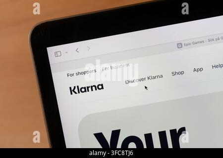 Ostersund, Schweden - 26. Aug. 2026. Klarna-Website auf einem Computerbildschirm angezeigt. Stockfoto