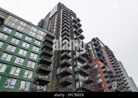 Modernes Hochhaus-Wohngebäude in der Stadt Stockfoto
