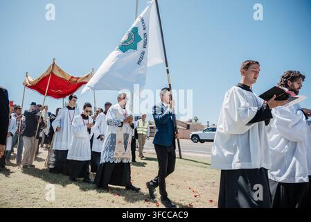 Eucharistische Prozession von Corpus Christi | St. Edward the Confessor katholische Kirche, Phoenix, Arizona Stockfoto