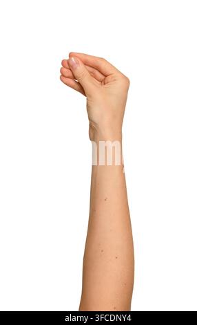 Weibliche Hand kneift die Finger zusammen und hält etwas Kleines. Geste deutet auf das Greifen eines dünnen, harten, unsichtbaren Objekts hin. Konzept für Präzision, feines De Stockfoto