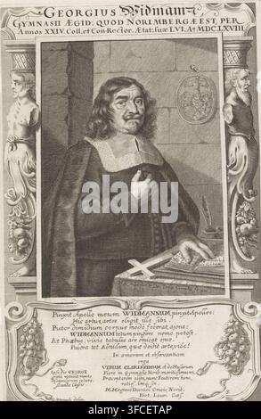 Portrait von Georg Widmann, Druck, Drucker: Jakob von Sandrart (möglicherweise), Drucker: Johann Alexander Böner, nach Zeichnung von Georg Strauch, Schriftsteller (Büroangestellter): Magnus Daniel Omeis, 1668 - 1720, Schriftsteller (Büroangestellter), Papier, Radierung, Gravur, Höhe 238 mm x Breite 154 mm, Person, Georg Widmann, historische Personen, Wappen, Heraldik, Schreibzubehör, Kruzifix, persönliche Frömmigkeit, Theologe, Karyatiden, Architektur., Ein monochromes radiertes Porträt eines Mannes, der von der Taille aufwärts in einem rechteckigen Rahmen gezeigt wird, dunkel formelle Kleidung mit einem breiten Spitzenkragen und einem Stockfoto