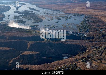 Luftbild der Viktoriafälle und des Sambesi-Flusses Stockfoto