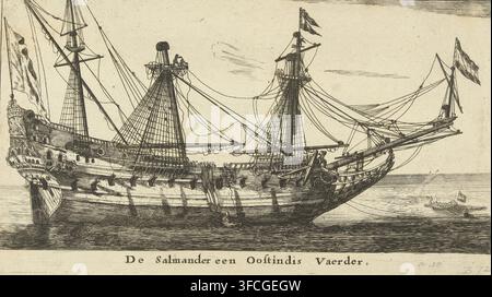 Die Salamander, ein Ostindienfahrer, Das Schiff Die Salamander, Das Neue Schiffsbuch, Druck, Spiegelbildkopie. Das Handelsschiff Die Salamander, von der Seite gesehen., Druckgrafiker, nach Druck von, Verleger, Niederlande, Reinier Nooms, Papier, Radierung, Höhe 133 mm x Breite 239 mm, Segelschiff, Segelboot (OSTINDIENFAHRER), maritime Geschichte., Ein großes Segelschiff im Profil ruht auf ruhigem Wasser, sein Rumpf ist mit Planken und dekorativer Heckarbeit detailliert gestaltet, mehrere Kanonenpforten und ein Bugspriet, der nach vorne ragt; mehrere Masten erheben sich hoch mit komplexer Takelage und gefalteten Segeln, Krähennester und Spiere sind verbunden Stockfoto