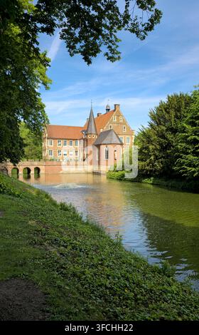 Schloss Huelshoff, Havixbeck, Nordrhein-Westfalen, Deutschland, Europa. Die Burg Huelshoff ist die typischste Wasserburg im Münsterland Ger Stockfoto