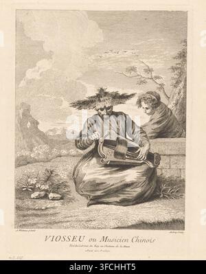 Viosseu ou Musicien Chinois, Mann im Schneidersitz mit Drehleier, Serie asiatischer Szenen aus der Sammlung des Château de la Muette, Figures chinoises et tartares du château de la Muette, Druck, Druckgrafiker: Michel Aubert, Frankreich, nach Gemälde von Jean Antoine Watteau, Verleger: Witwe François Chéreau (I), Paris, Verleger: Louis Surugue, Privilegiengeber: Louis XV. von Frankreich, 1731, Louis mm x Breite 205 mm, Chinesisch, eine Person spielt Streichinstrument (gedehnt), Drehleier., Ein monochromer Stich zeigt eine sitzende Figur, die einen breiten, zotteligen Hut und weite Kleidung trägt und eine Stockfoto