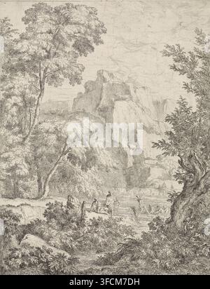 Bergige Landschaft mit See und Fähre, Druck, Eine bergige Landschaft. Am Ufer eines Sees warten zwei Männer auf die Ankunft der Fähre., Drucker: Abraham Genoels, Rom (möglicherweise), 1650 - 1723, Papier, Radierung, Höhe 390 mm x Breite 297 mm, Fähre, Berge, See (+ Landschaft mit Figuren, Staffage)., Eine detaillierte Feder- und Tintenlandschaft zeigt hohe Laubbäume, die eine felsige Schlucht mit steilen Klippen einrahmen, die sich zu einem bewölkten Himmel erheben, einen Fluss oder See am Fuße mit einem kleinen Boot, das sitzende Figuren und eine weitere stehende Figur mit einem Stock trägt, sowie einige Figuren am nahen Ufer neben Felsen und Grasland Stockfoto