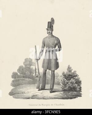 Jäger des Marquis de Chasteler, 1830, Jäger des Marquis de Chastleir, Druck, Kostümdruck, Ein belgischer Jäger, ein Chasseur du Marquis de Chasteler, ein Bataillon von Freiwilligen, das 1830 aufgestellt wurde. Teil einer Gruppe von Darstellungen belgischer Uniformen., Druckgrafiker: unbekannt, Belgien, Drucker (Person): Jean Baptiste Ambroise Marcellin Jobard, Brüssel, 1830 - 1831, Drucker (Person), Papier, Lithografie, Höhe 300 mm x Breite 225 mm, Signiert mit Monogramm JS, (militärische) Uniformen, Kleidung, Kostüm, Uniform, Belgische Revolution, Freiwilligenjäger, Periode., Ein stehender Mann in einer Uniform mit langem Mantel und Stockfoto