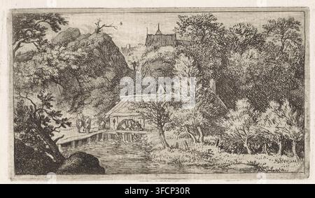 Wassermühle am Fuße eines Berges, Druck, Landschaft mit Blick auf drei Menschen an einer Wassermühle. Einige Dächer sind hinter den Bergen sichtbar., Druckgrafiker: Allaert van Everdingen, Niederlande, 1631 - 1675, Papier, Radierung, Höhe 84 mm x Breite 147 mm, Wassermühle in der Landschaft., Eine detaillierte monochromatische Landschaftsradierung, die einen Fluss oder Bach im Vordergrund zeigt, mit welligem Wasser, einer kleinen Brücke, die das Wasser überspannt, und einem Gebäude neben dem Ufer, das ein sichtbares Wasserrad aufweist; eine Gruppe von drei menschlichen Figuren steht in der Nähe des Gebäudes und der Brücke, wobei eine sitzend und zwei stehend erscheinen, und a Stockfoto