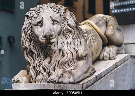 GENUA, ITALIEN - 4. NOVEMBER 2018: Löwen von Cattedrale di San Lorenzo oder Kathedrale von St. Lorenzo Stockfoto