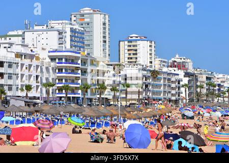 Quarteira-Strand in der Algarve-Region im Süden Portugals. Stockfoto