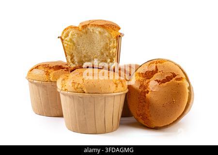 Frisch gebackene Reismehl-Schaum Muffins kühlen auf einem Drahtgestell Stockfoto