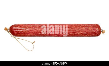 Geräucherte Salamiwurst isoliert auf weißem Hintergrund. Nahaufnahme einer ganzen Wurst. Stockfoto