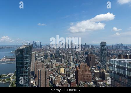 Blick auf die Innenstadt von Manhattan und Wolkenkratzer vom World Trade Center, New York City, USA Stockfoto
