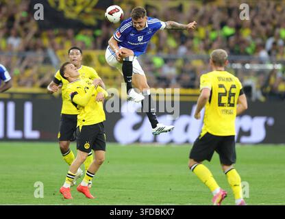 firo : 29.08.2026 Fußball, Soccer, 1. Liga, Erste Bundesliga [Bundesliga], Saison 2026/2027 Borussia Dortmund Borussia Dortmund - HSV Hamburg Hamburg HSV Hamburg Hamburg (LR) Konstantinos Karetsas von Borussia Dortmund Borussia Dortmund und Nicolai Re Stockfoto
