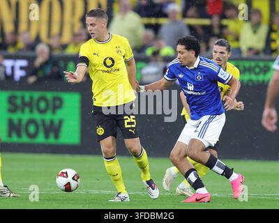 firo : 29.08.2026 Fußball, Fußball, 1. Liga, Erste Bundesliga [Bundesliga], Saison 2026/2027 Borussia Dortmund Borussia Dortmund - HSV Hamburg HSV Hamburg Hamburg Joey Veerman von Borussia Dortmund Borussia Dortmund und Bilal Nadir von HSV Hamburg HSV Hamb Stockfoto