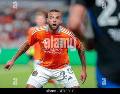Houston, Texas, USA, 29. Aug., 2026. Houston Dynamo FC Mittelfeldspieler Guilherme (20) reagiert, während er das Spiel während des Major League Soccer-Spiels verfolgt Stockfoto