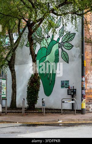 The Warehouse in der Allison Street in Digbeth, Birmingham, Heimat von Birmingham Friends of the Earth und einem ökologischen Gemeinschaftszentrum, steht vor potentiell.... Stockfoto