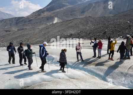 Athabasca-Gletscher, Kanada - 16. August 2026: Blick auf den Athabasca-Gletscher-Pfad im Jasper-Nationalpark in Kanada Stockfoto