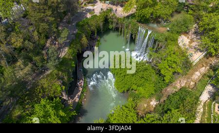 Luftbild des Oberen Duden-Wasserfalls und Naturparks in Antalya, Türkei Stockfoto