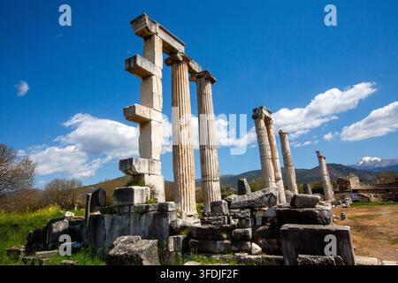 Panoramiches Bild des antiken Tempels der Aphrodite mit stehenden Säulen in Aphrodisias Stockfoto