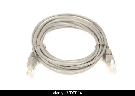 Netzwerk-Kabel auf weißem Hintergrund Stockfoto