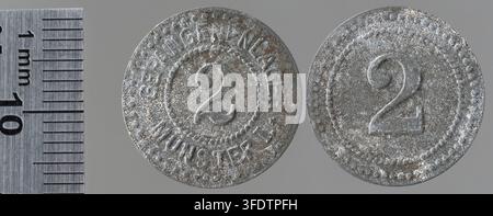 Zwei deutsche Kriegsmünzen aus der Zeit des Ersten Weltkriegs, 2 Pfennige, aus Münster, mit Maßen, von L. Chr. Lauer, einem deutschen Schöpfer. Stockfoto