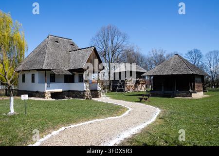Traditionelle Häuser am Golesti-Museum für Weinbau und Obstbau, einem Freilichtmuseum in Arges, Rumänien Stockfoto