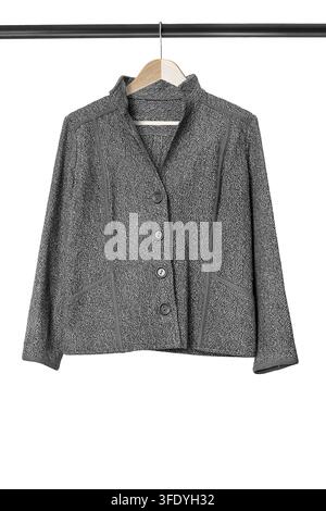 Graue Tweedjacke, die an einem Kleiderständer isoliert auf weißem Hintergrund hängt Stockfoto