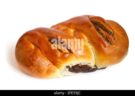Süßes Brötchen mit Mohn auf weißem Hintergrund. Butterbrot mit Füllung. Stockfoto