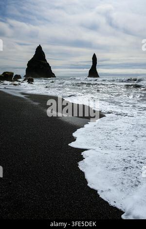 Schwarzsandstrand Reynisfjara - Island Stockfoto