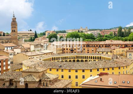 Luftaufnahme von oben der alten Stierkampfarena Plaza de Toros Vieja in der spanischen Stadt Tarazona, Zaragoza, Spanien Stockfoto