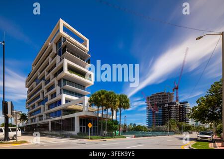 Miami Beach, FL, USA - 3. September 2026: Beach House 8 Miami Beach Wohnanlage Stockfoto