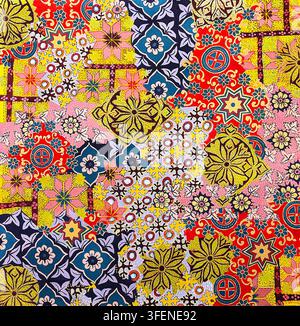 Lebendiges bohemisches Patchwork-Muster mit ethnischen Batik-Motiven, geometrischen Fliesenformen und floralen Medaillons. Handgemaltes Aquarell-Oberflächendesign. Stockfoto