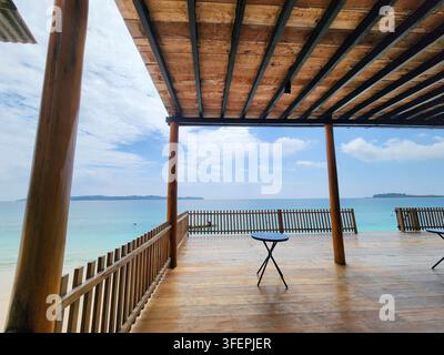 Der Dock auf der Mentawai-Insel Tua Pejat Stockfoto