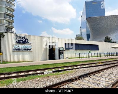 Mexico-Stadt, Mexiko, 19. Juli 2023: Das Acuario Inbursa ist ein unterirdisches Aquarium im Viertel Nuevo Polanco von CDMX, gegenüber dem Soumaya Stockfoto