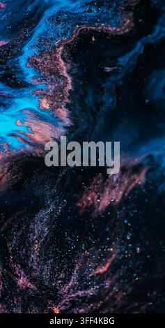 Glitzerfluss. Farbmischung. Unscharfer lila-blauer-rosa-farbiger, funkelnder Textur glänzende Flüssigkeit, die sich auf abstraktem Kunsthintergrund ergießt. Stockfoto