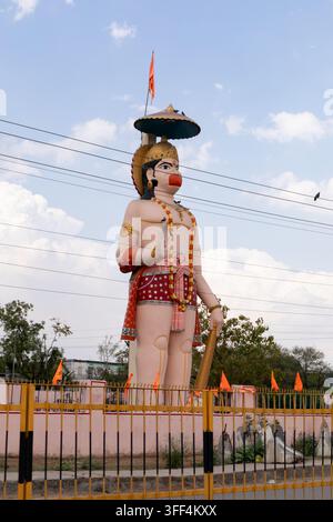 52 Fuß Hanuman Ji Statue entlang der Jaipur-Agra-Autobahn (NH 21) in Sumel, Jaipur, Rajasthan, Indien. Stockfoto