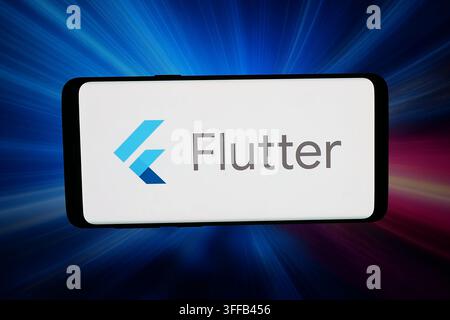 Stuttgart, Deutschland - 09-03-2026: In dieser Fotoillustration wird das Logo des Glücksspielunternehmens Flutter Entertainment plc auf einem Smartphone angezeigt Stockfoto