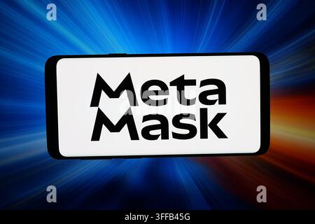 Stuttgart, Deutschland - 09-03-2026: In dieser Fotoillustration wird das Logo der Software-Crypto-Wallet MetaMask auf einem Smartphone angezeigt Stockfoto