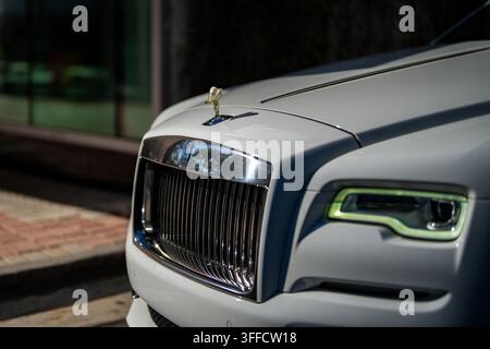 April 2025. Miami. Rollt Royce Luxusauto. Phantom Rolls Royce auf der Straße. Exklusives Luxusauto. Rollt Royce V12-Motor. Premium super Stockfoto