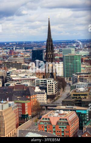 Luftaufnahme der Hamburger Innenstadt, Deutschland. Blick vom Glockenturm der St. Michaels Kirche Stockfoto
