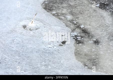 Eisstruktur auf dem See Stockfoto