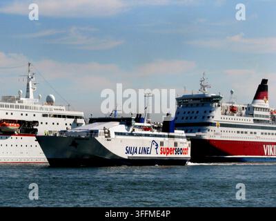 Die HSC SuperSeaCat Four, eine Hochgeschwindigkeits-Passagierkatamaran-Fähre der Silja Line, im Hafen in Helsinki, Finnland Stockfoto