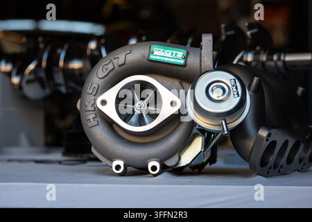 Kemptthal, Zürich, Schweiz, 6. September 2026. Detaillierte Nahaufnahme eines HKS GT III Leistungsschubern mit sichtbaren Kompressorradschaufeln. Stockfoto